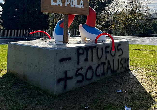 La 'pitufina' amaneció vandalizada.