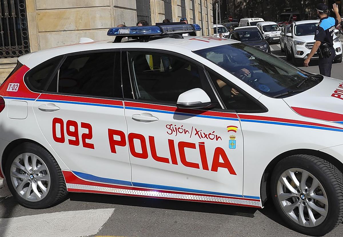 Coche de la Policía Local de Gijón.