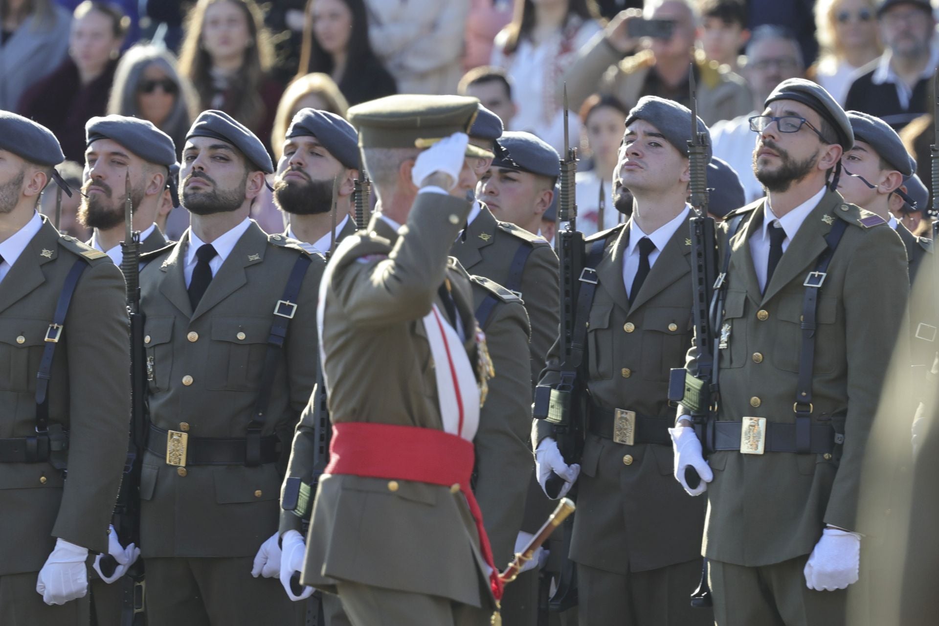 Parada militar y una despedida: las imágenes del Día de la Inmaculada en Cabo Noval