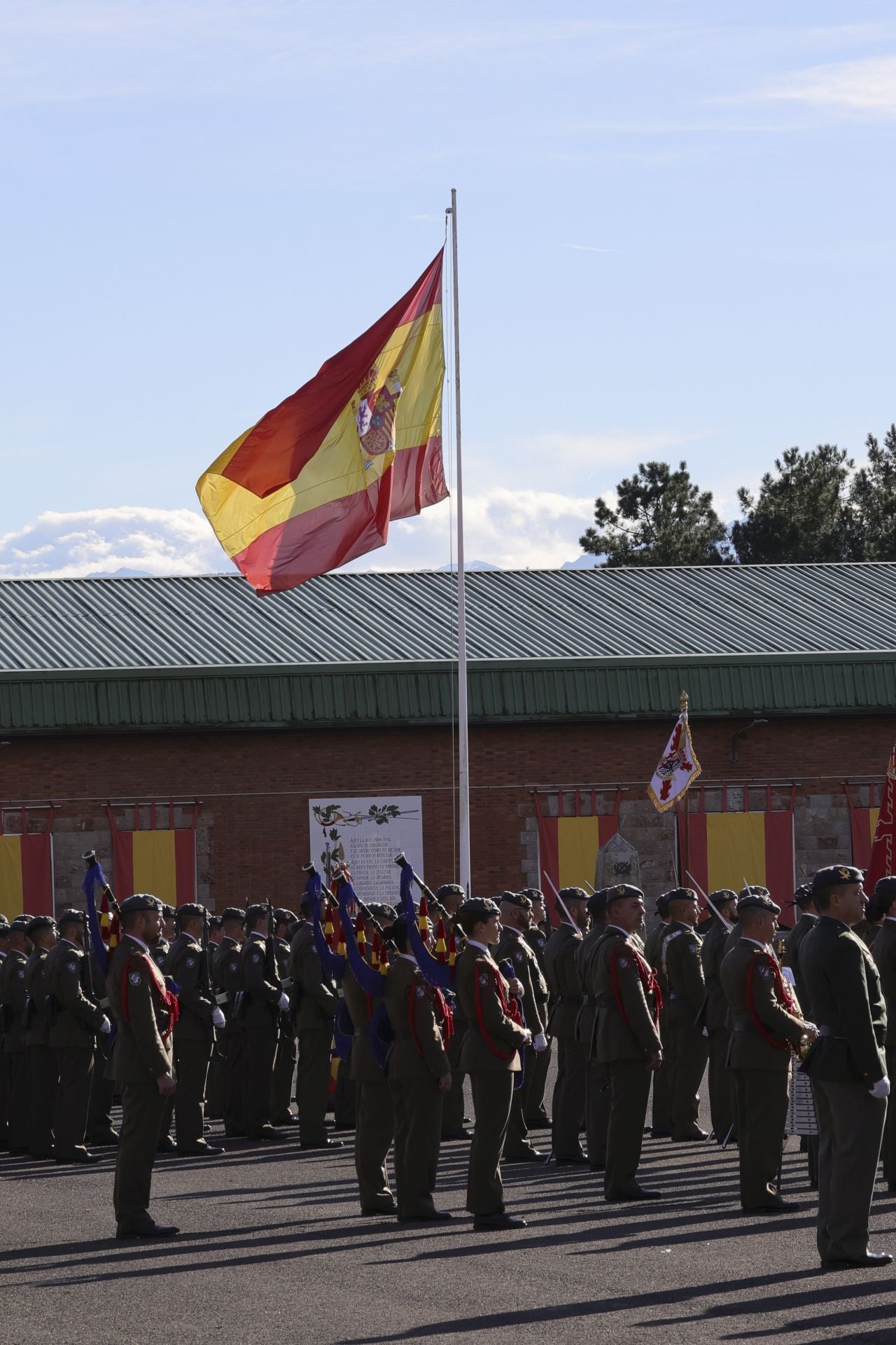 Parada militar y una despedida: las imágenes del Día de la Inmaculada en Cabo Noval