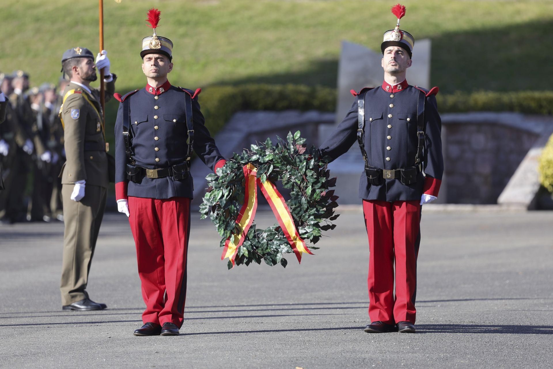 Parada militar y una despedida: las imágenes del Día de la Inmaculada en Cabo Noval
