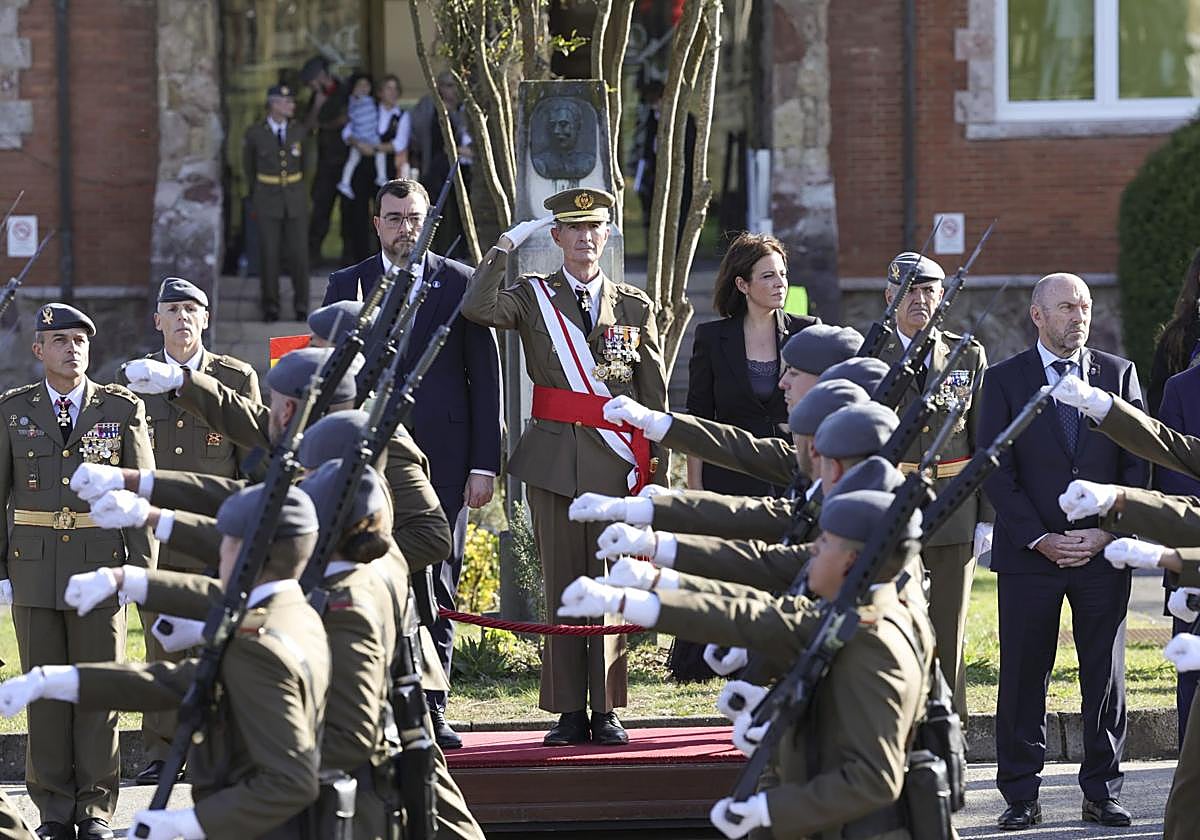 Parada militar y una despedida: las imágenes del Día de la Inmaculada en Cabo Noval
