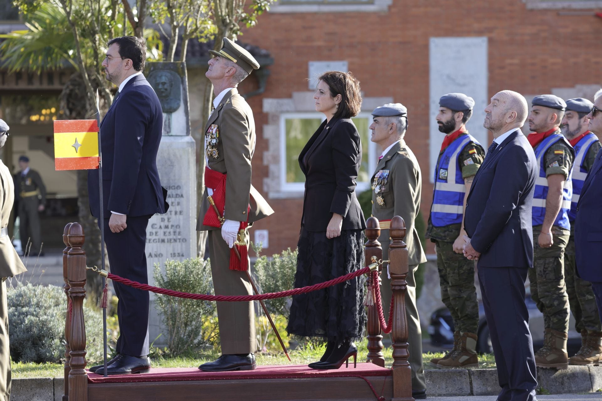 Parada militar y una despedida: las imágenes del Día de la Inmaculada en Cabo Noval