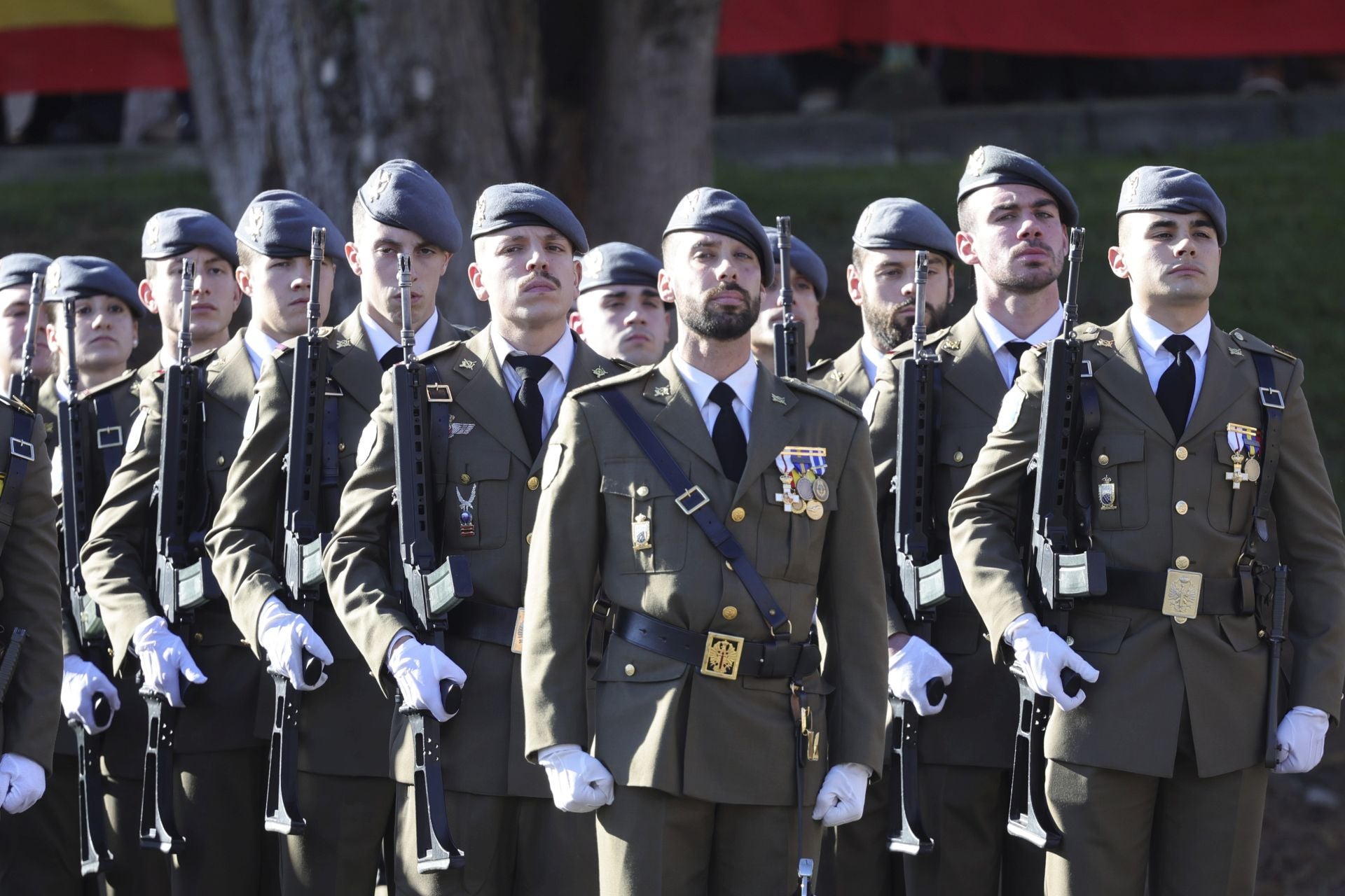 Parada militar y una despedida: las imágenes del Día de la Inmaculada en Cabo Noval