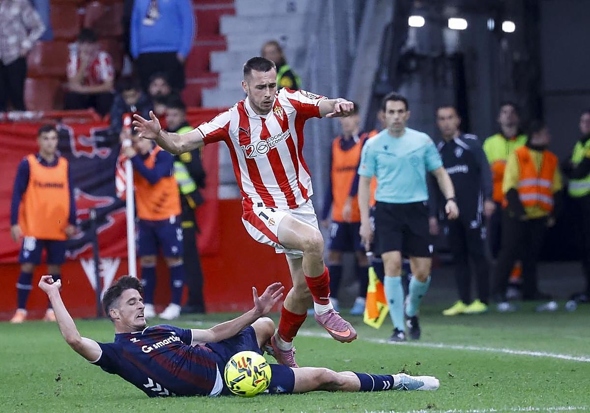 Dubasin, durante un partido con el Sporting de Gijón.