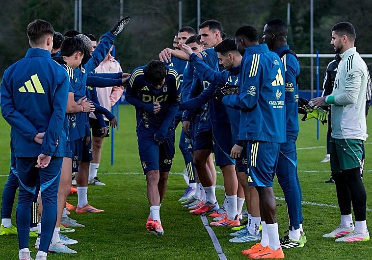 El Real Oviedo regresa con tres ausencias y las puertas abiertas