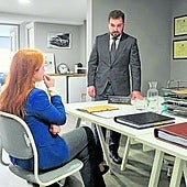 Antonio Cueria en el despacho de la sede de Oviedo.