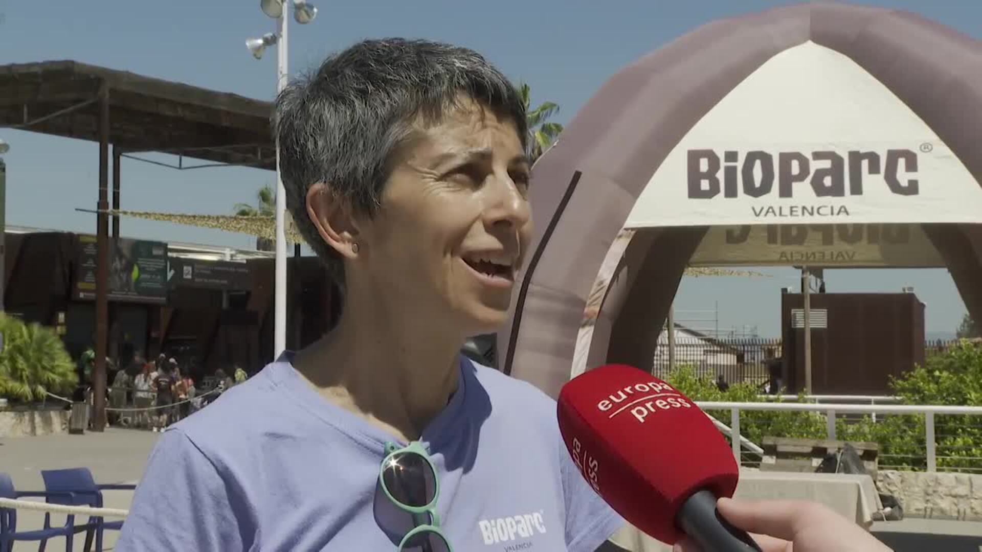 Un desfile de perros denuncia el abandono y apuesta por la adopción: "Es lo más importante"