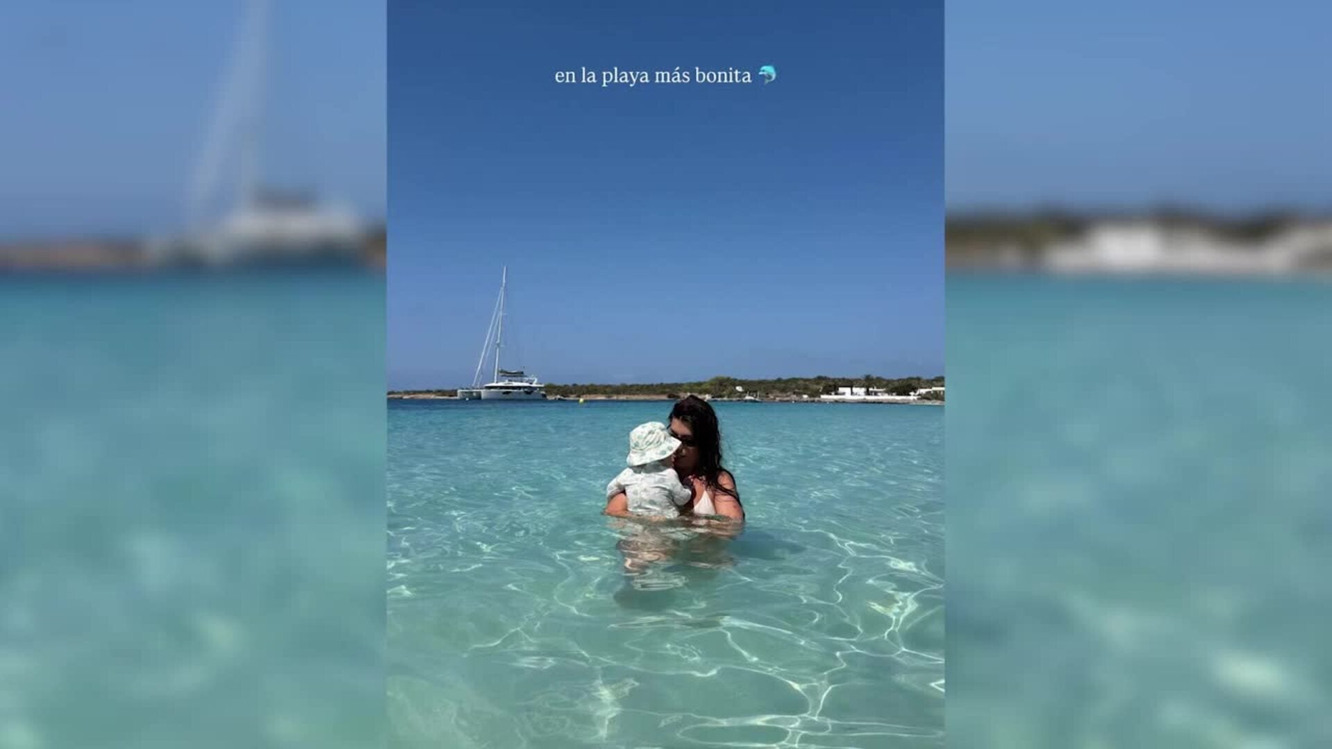 Alba Paul disfruta junto a su hija del amanecer en Formentera