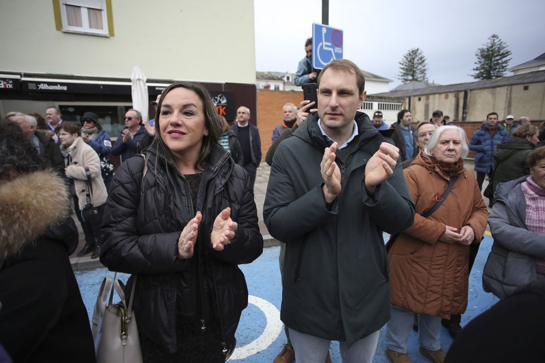Multitudinaria manifestación en Navia contra el ERE de Ence | El ...