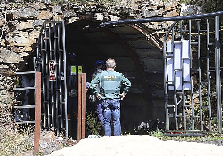 La Guardia Civil localizó mecheros y otros objetos prohibidos en la mina pero no equipos de rescate obligatorios
