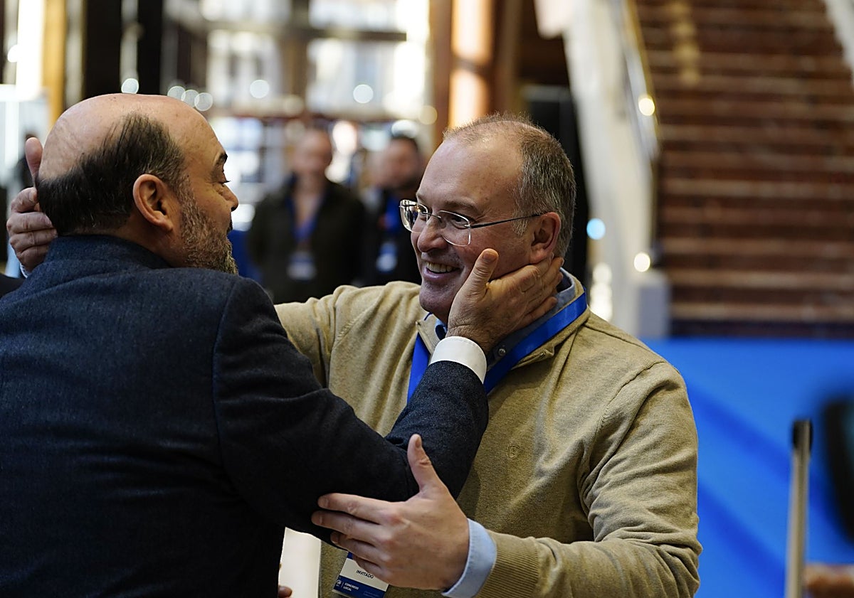 Imagen principal - Génova pide a Canteli y Queipo que sean los candidatos del PP en Oviedo y Asturias