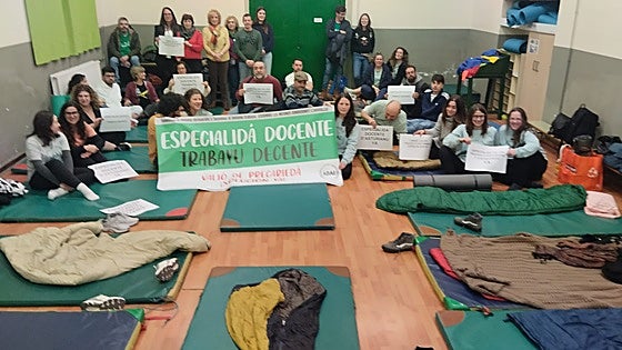 Los profesores de asturiano: «El Principado insiste al Gobierno con el Huerna, pero no con nuestra especialidad»