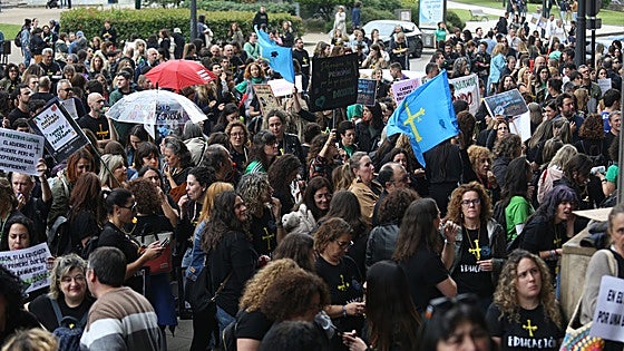 Se reaviva la lucha de los docentes asturianos frente a «un pacto de migajas»
