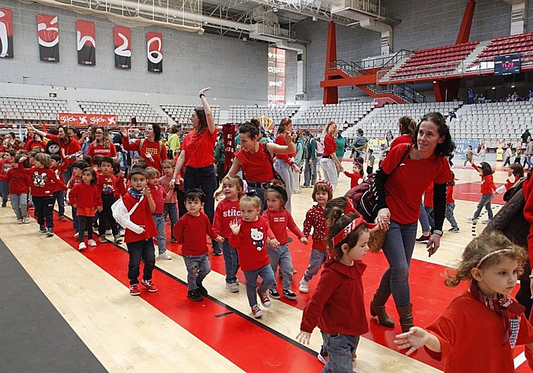 Los niños de Gijón dan la vuelta al mundo por la paz