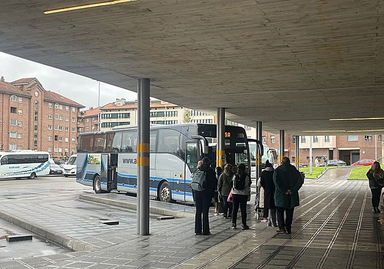 Pola de Siero y Nava tendrán más frecuencias de autobús a Gijón desde el próximo lunes