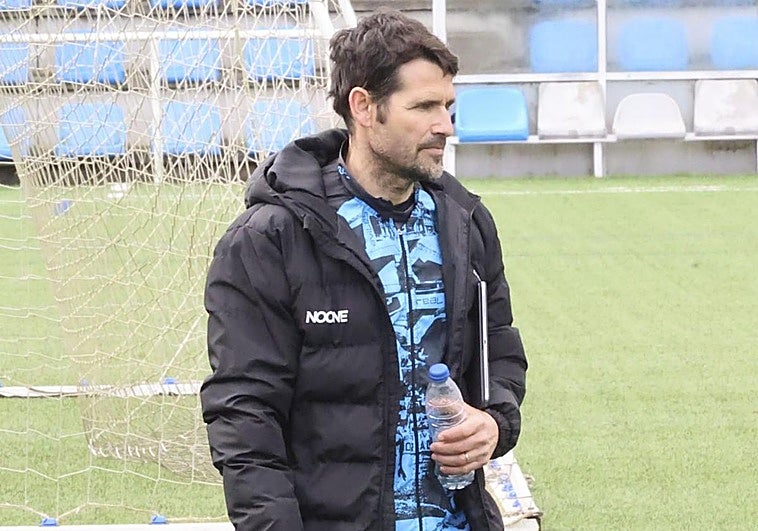 Lolo Escobar, entrenador del Real Avilés: «Todos los jugadores parten de cero, me guiaré por la energía que me transmitan»