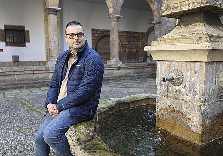 «Muchos cofrades se suman por tradición, pero les hacemos ver que hay mucho más»