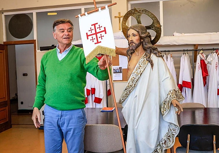 Alejandro Vallaure, maestre del Santo Sepulcro de Gijón: «Vamos a dar un paso atrás para impulsarnos»