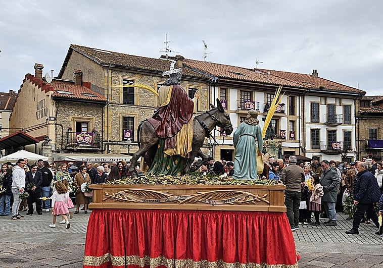 «La Semana Santa de Villaviciosa atrae turistas y potencia nuestra hostelería»