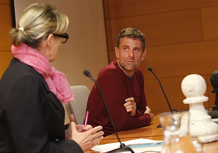 «Debemos recuperar la red social tradicional, la 'mutuo ayuda'»