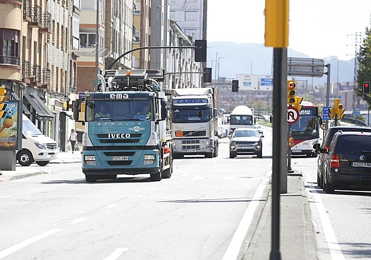 Vecinos de Gijón urgen medidas contra la contaminación: «La incidencia del cáncer en la zona oeste es tres veces mayor»