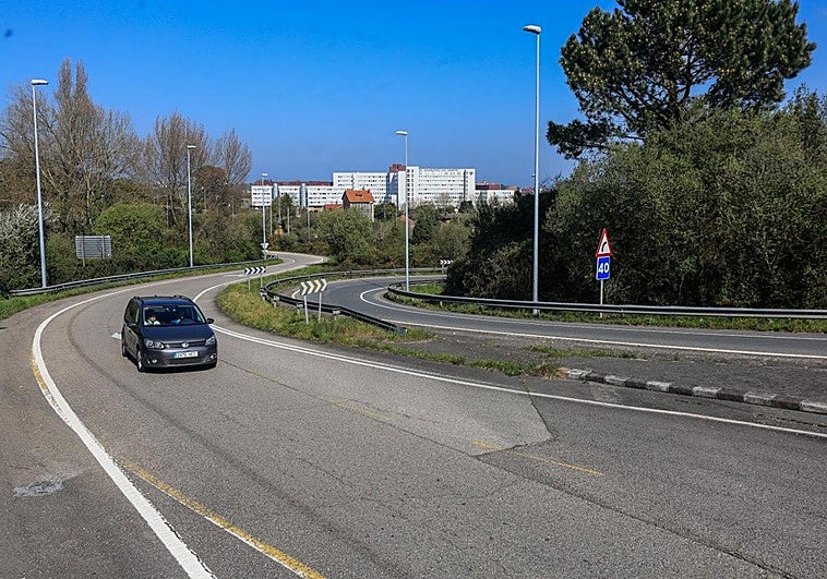 Los técnicos estudian los terrenos por los que discurrirá la Ronda Norte en San Cristóbal