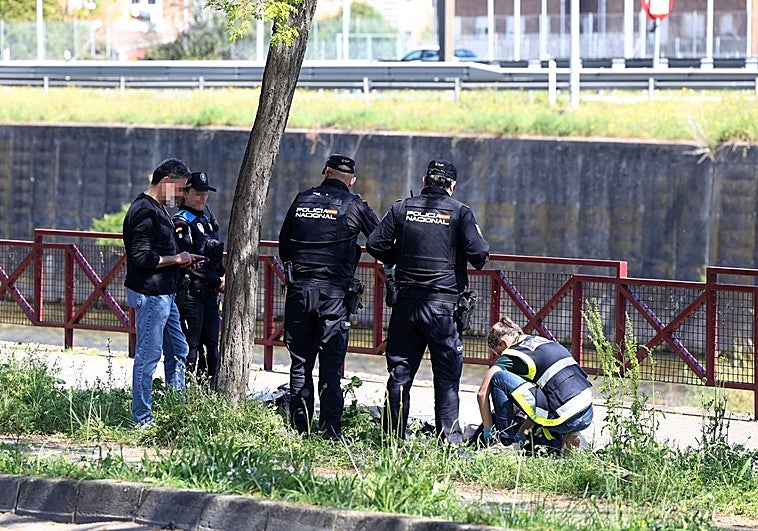 El fallecido encontrado en el río en Mieres tiene heridas compatibles con una caída
