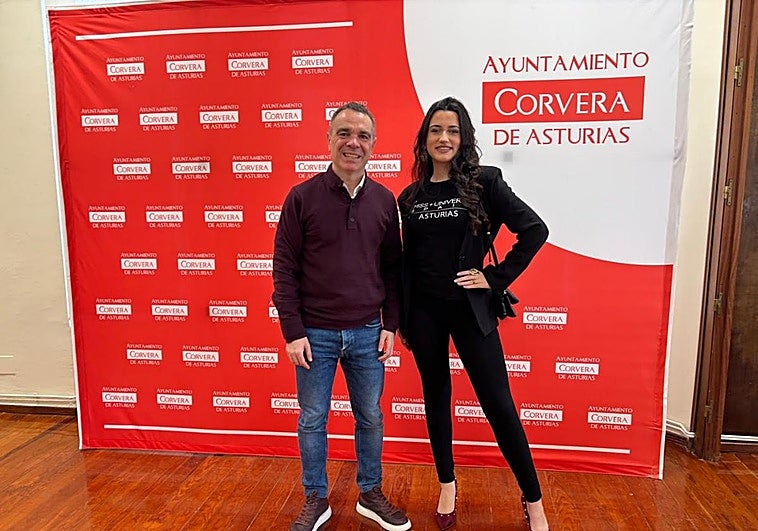 Paula Garlán, corverana candidata a Miss Asturias, recibida en el Ayuntamiento
