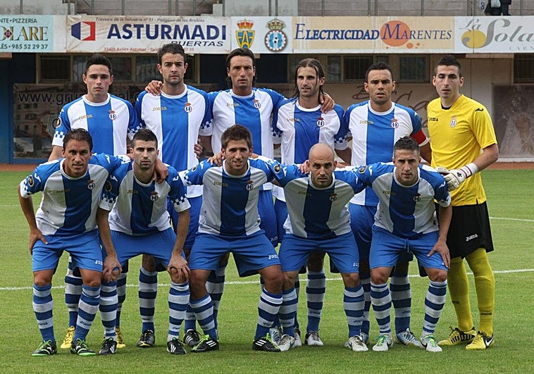 El Real Avilés cambiará de marca de ropa: Negocia con Joma para el relevo de Noone