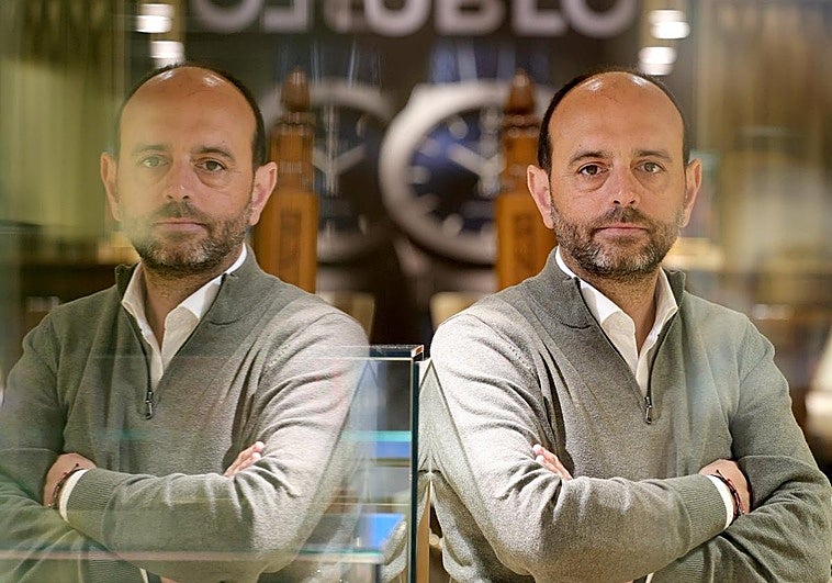 La obligación le llegó antes que la devoción