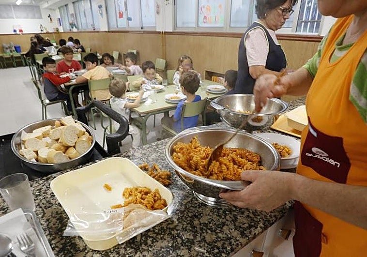 Los escolares avilesinos usan más el comedor, los talleres de conciliación y las extraescolares