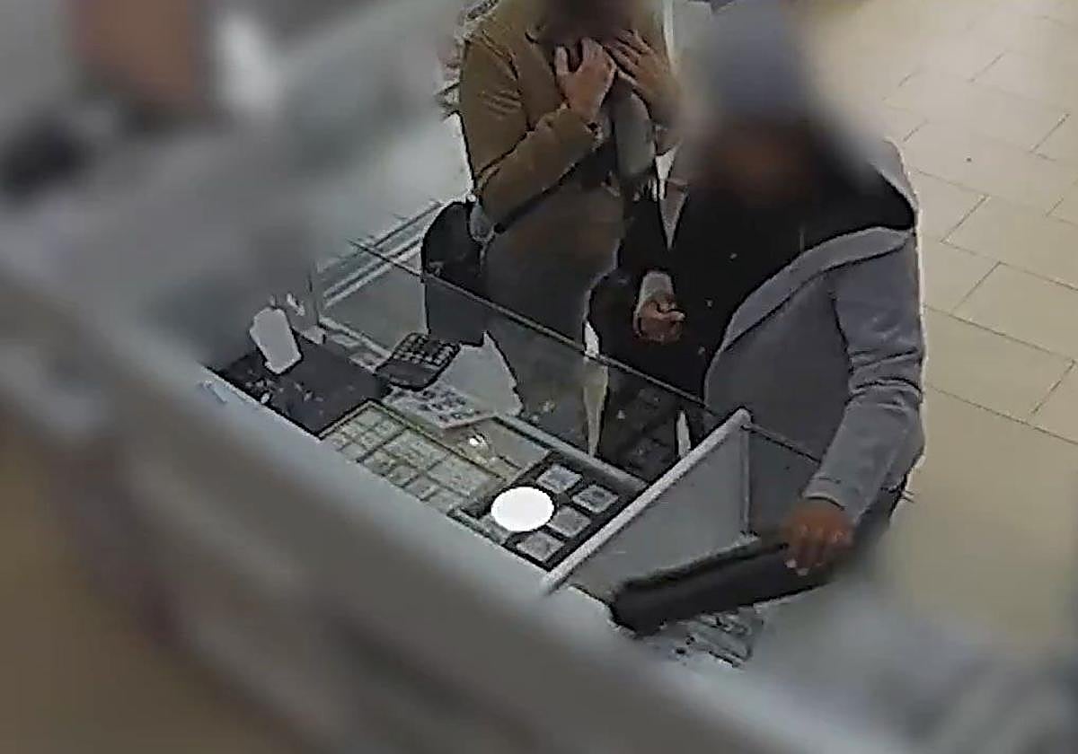 Cuatro detenidas por robar joyas por valor de medio millón