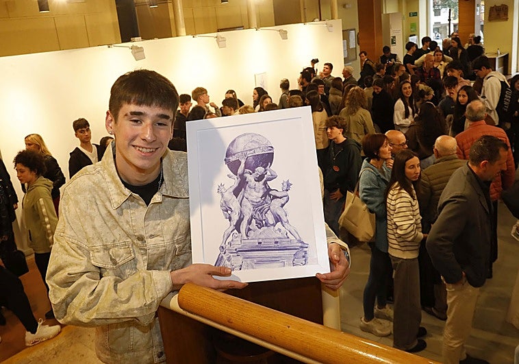 Aarón Martínez, el castrillonense que ha creado todo un universo artístico con solo un bolígrafo