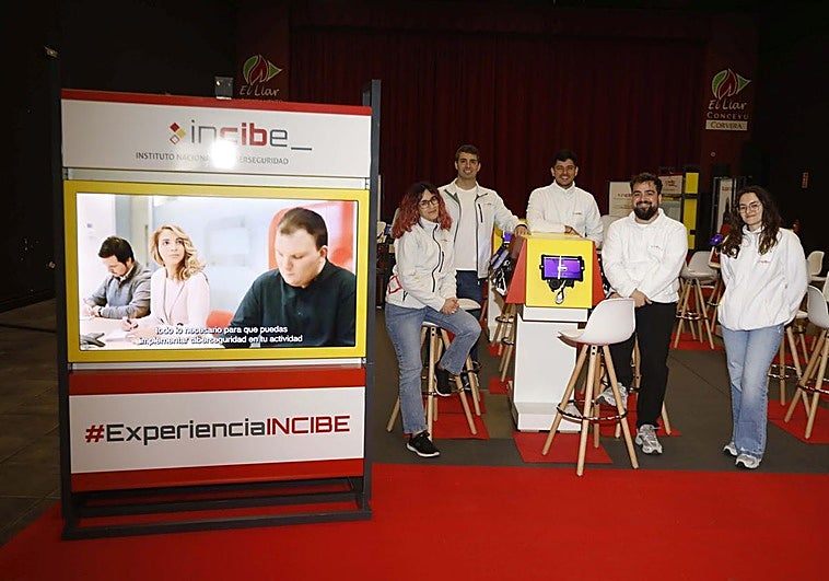 La 'Experiencia Incibe' aterriza en Corvera: «Subimos datos por todo y al final ya no son tan privados»