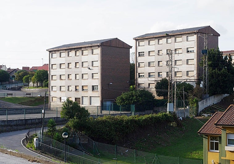 El Plan de Barrios de Avilés plantea la recuperación de las antiguas viviendas de maestros de La Carriona