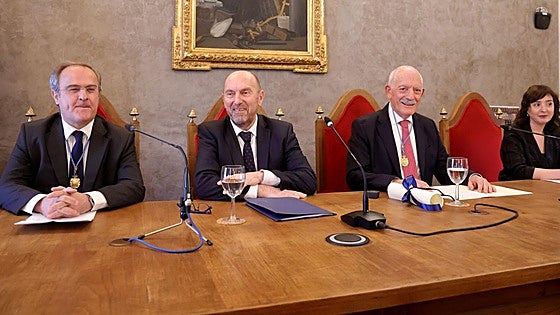 Juan Cofiño ingresa en el Ridea con un discurso sobre el pasado y el futuro del gobierno asturiano: «El modelo autonómico actual muestra signos de agotamiento»