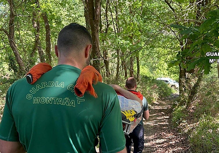 Rescatan a un hombre en Parres que sufrió un accidente con el quad
