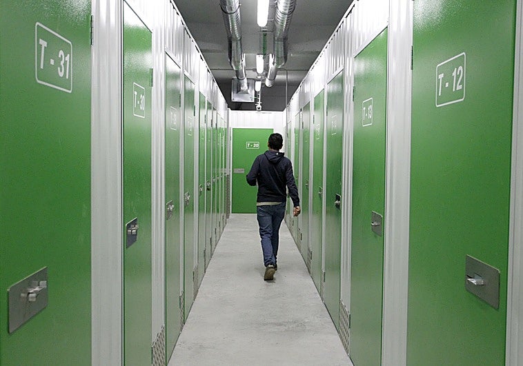 Nuevos negocios y otros que bajan del primer piso a los bajos comerciales dan vida a las calles de Avilés