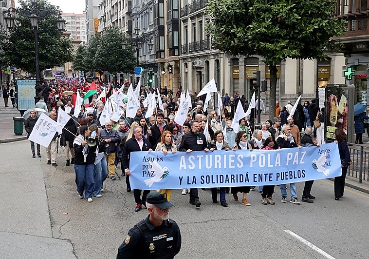 Más de medio millar de personas se movilizan en Oviedo por «una sociedad sin miedo»