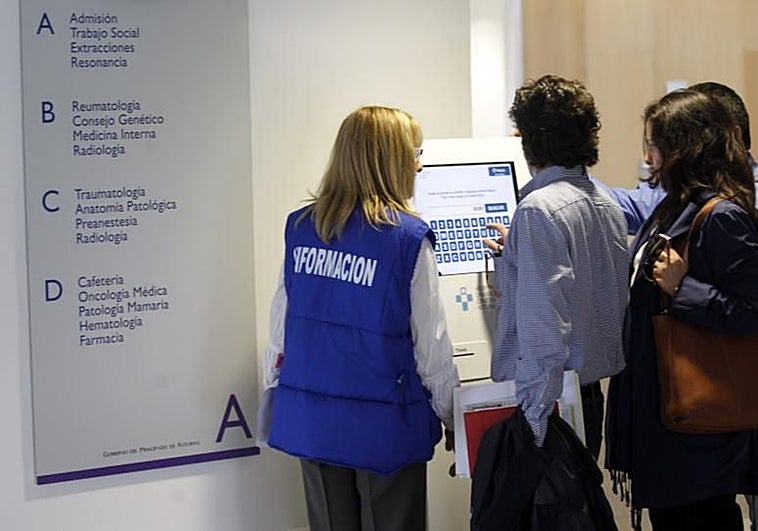 La lista de espera de la sanidad asturiana sigue disparada: 22.834 cirugías pendientes y 122.628 consultas