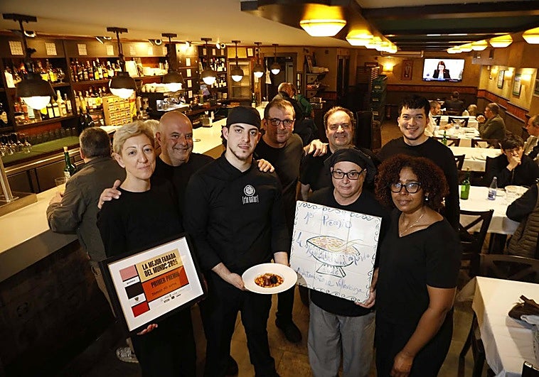 Así se cocina la mejor fabada del mundo: «Mucho cariño, buen compango y fuego lento»