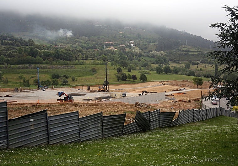 Concepción Méndez, concejala de Deportes de Oviedo, sobre las pistas de atletismo: «También escuchamos a los vecinos que sí las quieren»