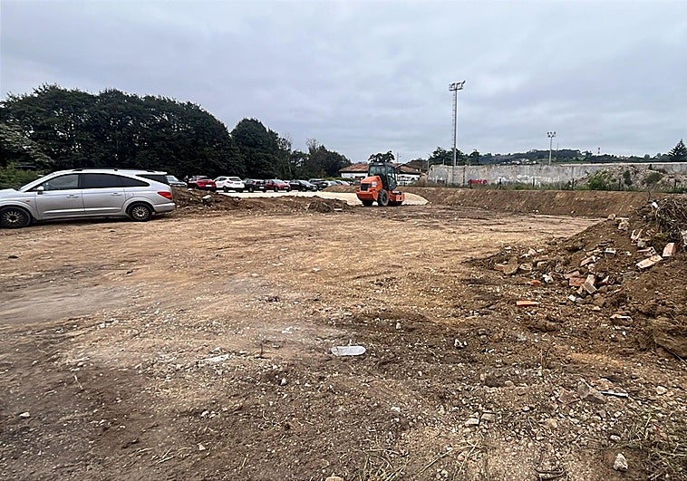 Los preparativos para la Semana Negra de Gijón: arrancan las obras de un aparcamiento provisional para 150 coches