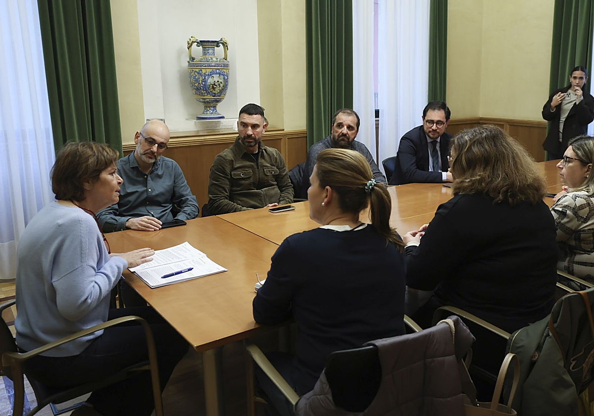 Los colegios públicos de Gijón trasladan al Ayuntamiento 700 peticiones de obras