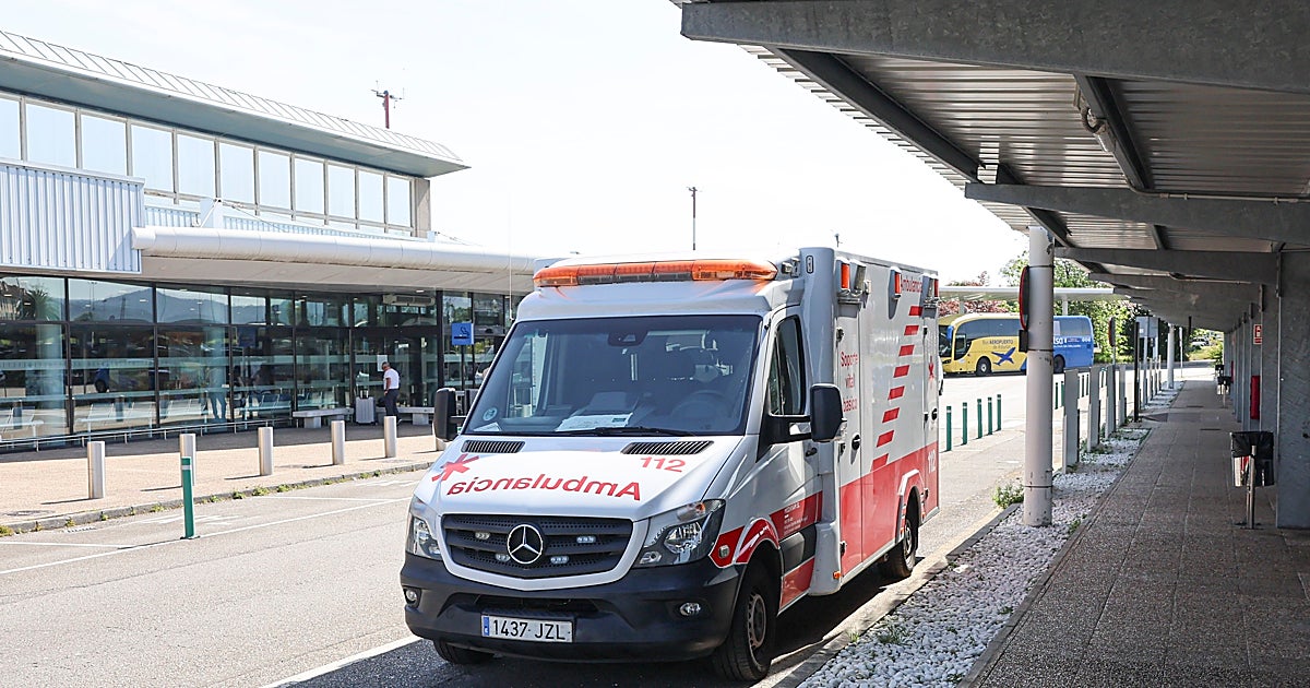 El aeropuerto de Asturias cumple un año sin ambulancia
