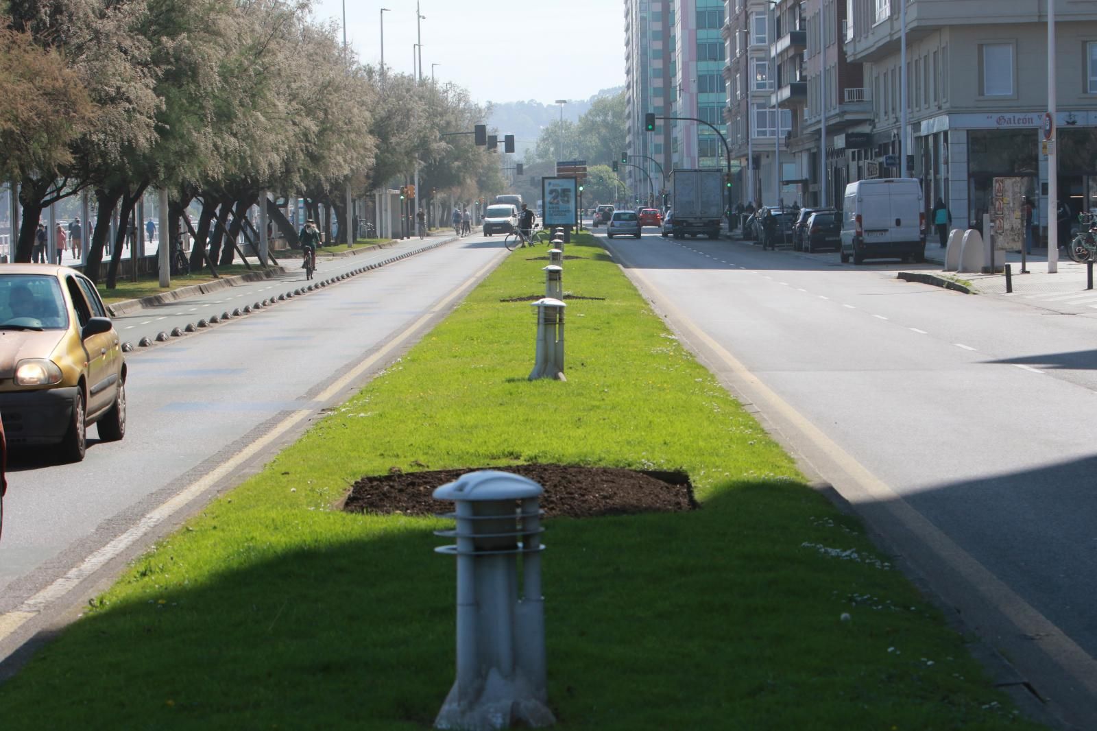 Soterrar el Muro de Gijón: «Habría menos contaminación y aliviaría el problema de aparcamiento»