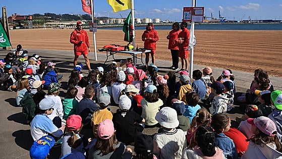 Más de 1.000 niños de Gijón y Carreño se formarán para prevenir ahogamientos en El Arbeyal