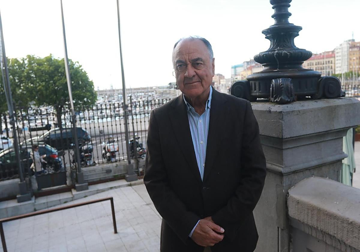 El gijonés Jesús Santos Villagrá, condecorado por la Institución del Mérito Humanitario