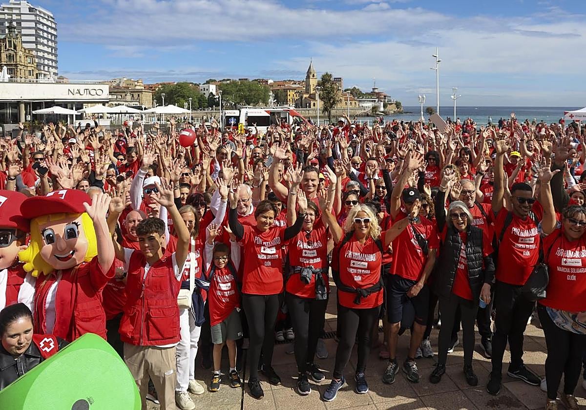 La marea solidaria de Cruz Roja inunda Gijón